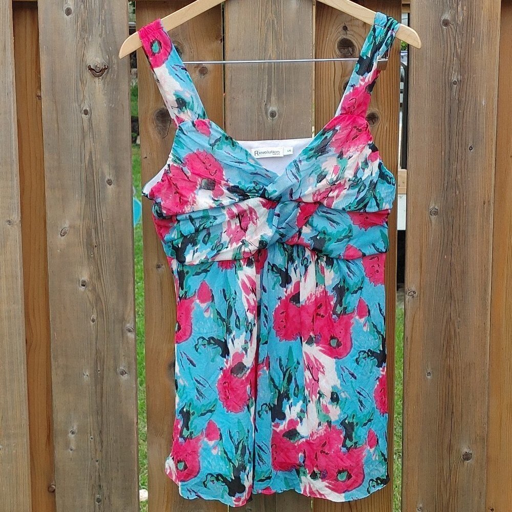 FLATTERING Ricki's Floral Blouse Women's Medium Sweet Heart Neck Line